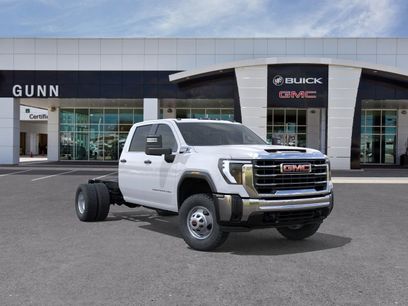 New 2025 GMC Sierra 3500 Pro w/ Convenience Package