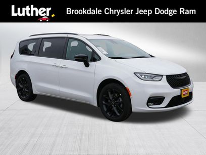 New 2026 Chrysler Pacifica Select w/ S Appearance Package