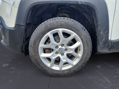 Used 2017 Jeep Renegade Latitude image 14