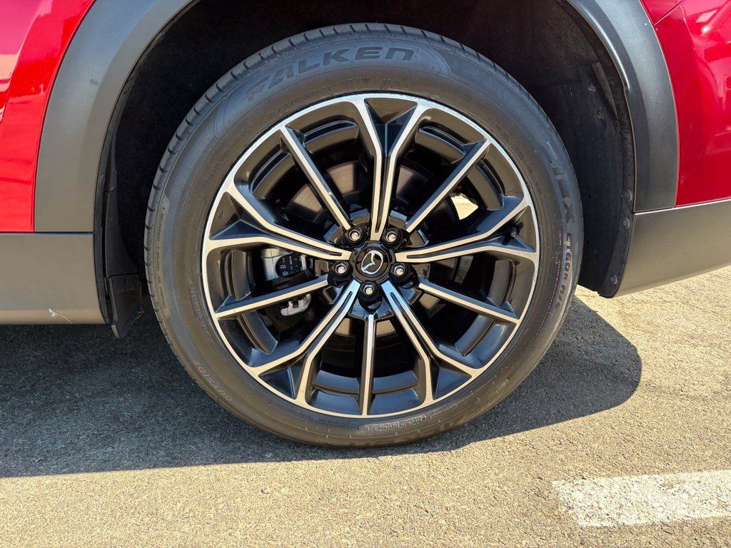 Certified 2025 MAZDA CX-70 Plug-In Hybrid w/ Premium Plus AWD/4WD image 10