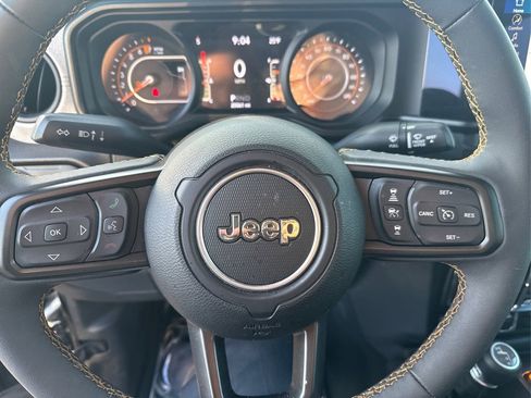 Used 2024 Jeep Gladiator Sport image 16