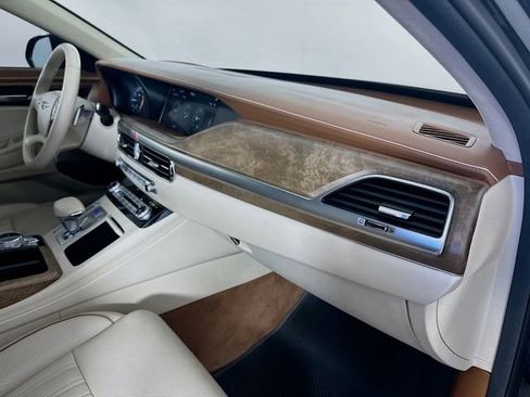 Used 2021 Genesis G90 5.0 Ultimate image 31