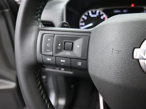 Used 2025 Nissan Rogue SV AWD/4WD image 6