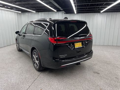 Used 2026 Chrysler Pacifica Pinnacle w/ Trailer Tow Group image 4