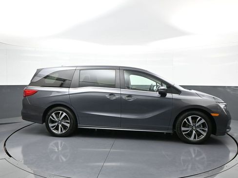 Certified 2024 Honda Odyssey Touring image 5