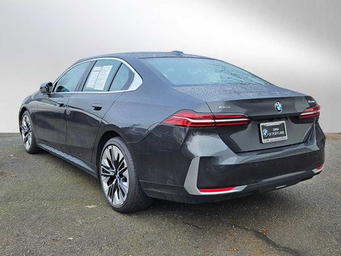 Used 2024 BMW 530i xDrive w/ Convenience Package image 10