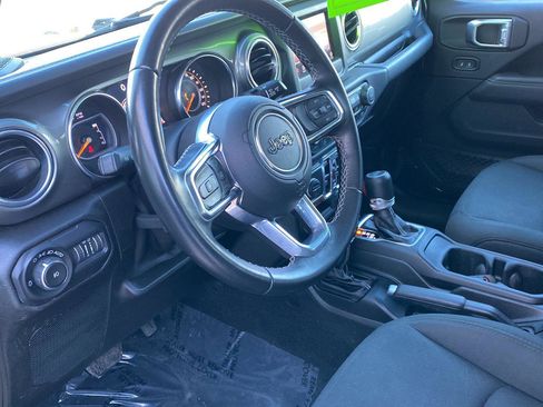 Used 2019 Jeep Wrangler Unlimited Sahara image 6