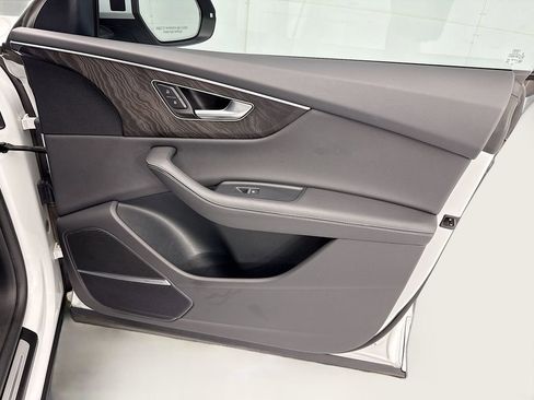 Used 2023 Audi Q8 Premium Plus image 24