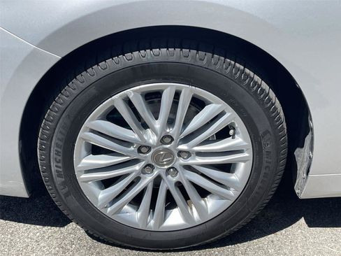 Used 2013 Lexus ES 350 w/ Luxury Pkg FWD image 12