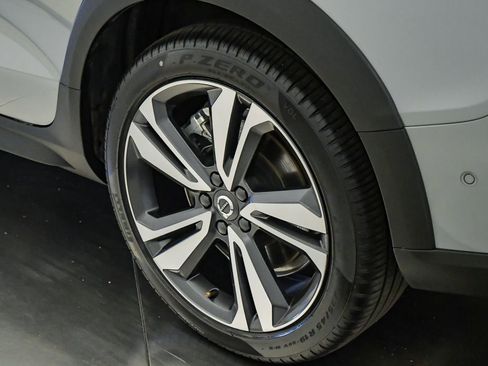 Certified 2025 Volvo V60 B5 Cross Country Plus AWD/4WD image 11