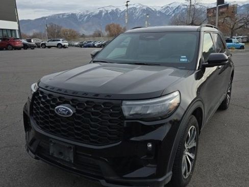 Used 2025 Ford Explorer ST-Line image 2