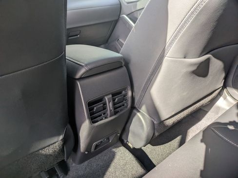 Used 2025 Toyota Corolla Cross XLE image 21