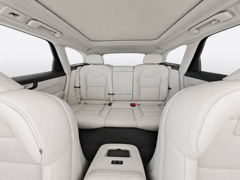 Certified 2024 Volvo XC60 B5 Core w/ Protection Package Premier AWD/4WD image 16