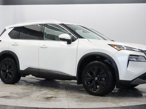 Used 2021 Nissan Rogue SV w/ Premium Package image 13