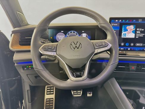 Used 2026 Volkswagen Tiguan SEL R-Line AWD/4WD image 12