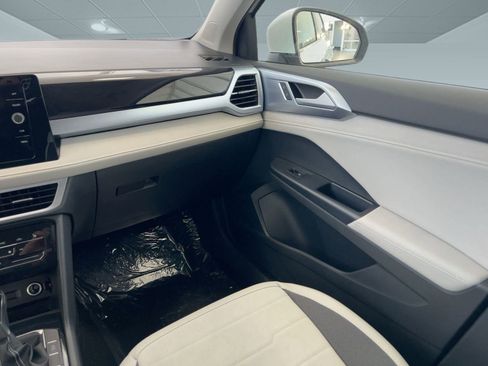 New 2026 Volkswagen Taos SE image 26