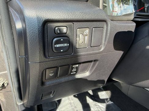 Used 2016 Toyota 4Runner SR5 AWD/4WD image 96