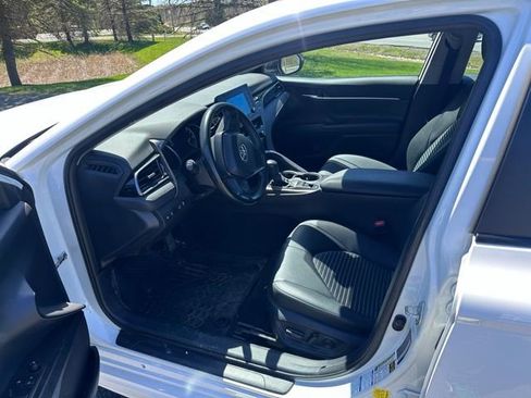 Used 2023 Toyota Camry SE AWD/4WD image 12