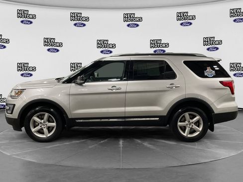 Used 2016 Ford Explorer XLT w/ Equipment Group 202A AWD/4WD image 2