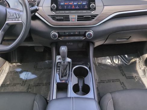 Used 2024 Nissan Altima 2.5 SV FWD image 18