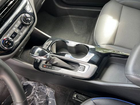 Used 2025 Buick Envista Sport Touring image 37