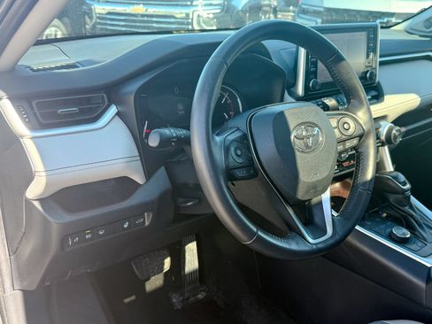 Used 2019 Toyota RAV4 Limited w/ Cold Weather Package AWD/4WD image 17