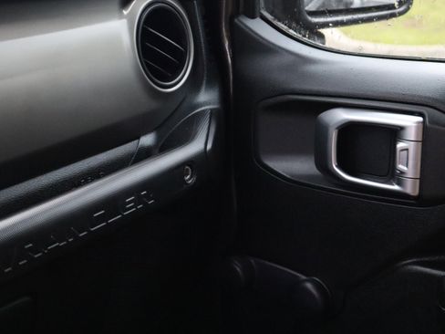 Used 2018 Jeep Wrangler Unlimited Sport image 38