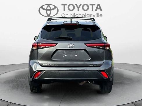 Used 2021 Toyota Highlander XLE AWD/4WD image 5