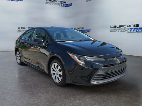 Used 2025 Toyota Corolla LE FWD image 3