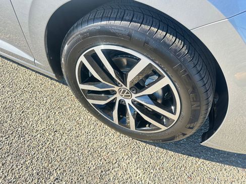 Used 2025 Volkswagen Jetta SE image 30