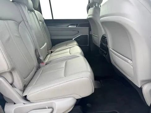 Used 2024 Jeep Wagoneer Series II w/ Flexible Seating Group AWD/4WD image 16