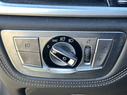 Used 2017 BMW 750i xDrive image 18