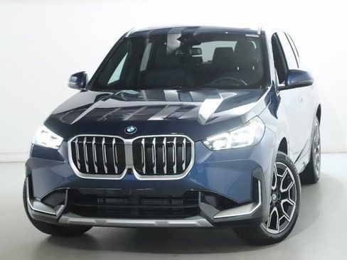 Used 2025 BMW X1 xDrive28i AWD/4WD image 3
