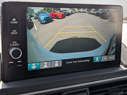 Used 2025 Honda Pilot Touring image 15