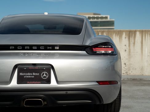 Used 2018 Porsche 718 Cayman RWD image 9