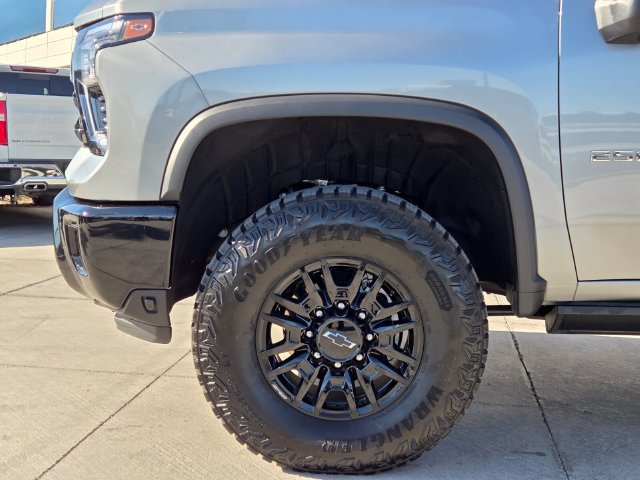 Certified 2026 Chevrolet Silverado 2500 ZR2 AWD/4WD image 9