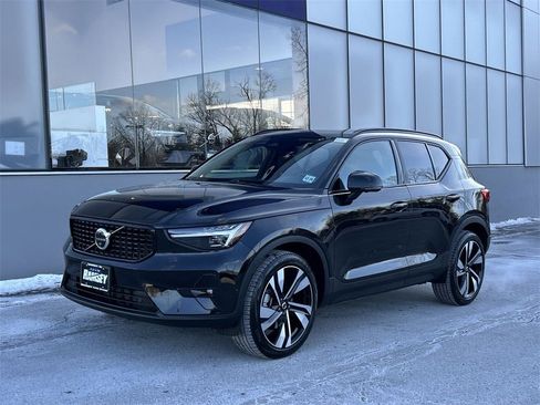 Certified 2025 Volvo XC40 B5 Plus image 1