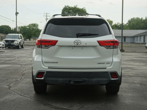 Used 2017 Toyota Highlander Limited AWD/4WD image 6