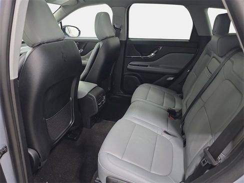 Certified 2022 Lincoln Corsair Standard w/ Premium Package image 10