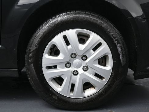 Used 2018 Dodge Grand Caravan SE w/ UConnect Hands-Free Group image 12