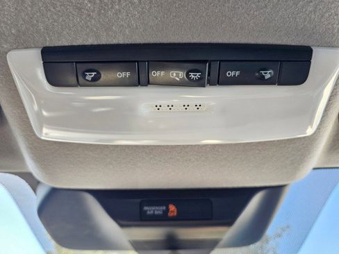 Used 2025 Nissan Kicks S AWD/4WD image 39