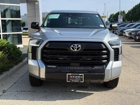 Used 2022 Toyota Tundra SR5 w/ SR5 Convenience Package AWD/4WD image 8