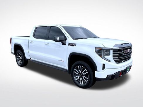 Used 2024 GMC Sierra 1500 AT4 w/ Technology Package AWD/4WD image 5
