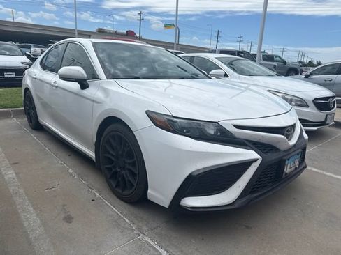 Used 2021 Toyota Camry SE w/ TRD Appearance Package (TMS) FWD image 2