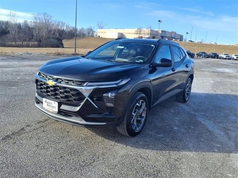 Used 2025 Chevrolet Trax LT w/ LT Convenience Package image 30