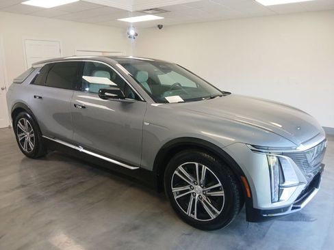 Used 2024 Cadillac Lyriq Luxury w/ LPO, Floor Liner Package AWD/4WD image 1