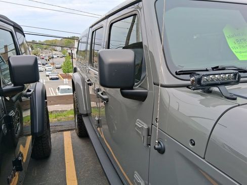 Used 2021 Jeep Gladiator Mojave AWD/4WD image 7