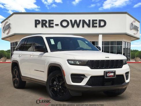 Used 2023 Jeep Grand Cherokee Altitude RWD image 1