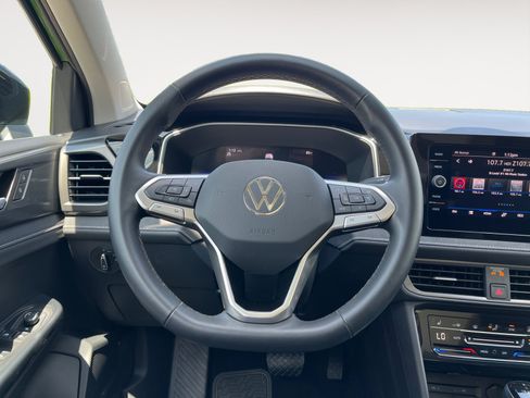 Certified 2026 Volkswagen Taos SE AWD/4WD image 12