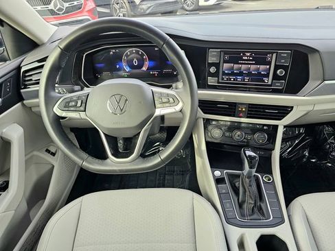 Used 2024 Volkswagen Jetta SE image 31